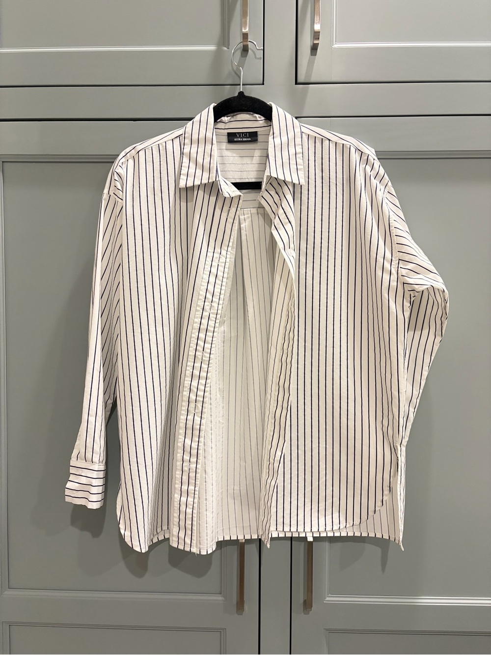 Vici Women’s White Navy Pinstripe Button-Up Shirt